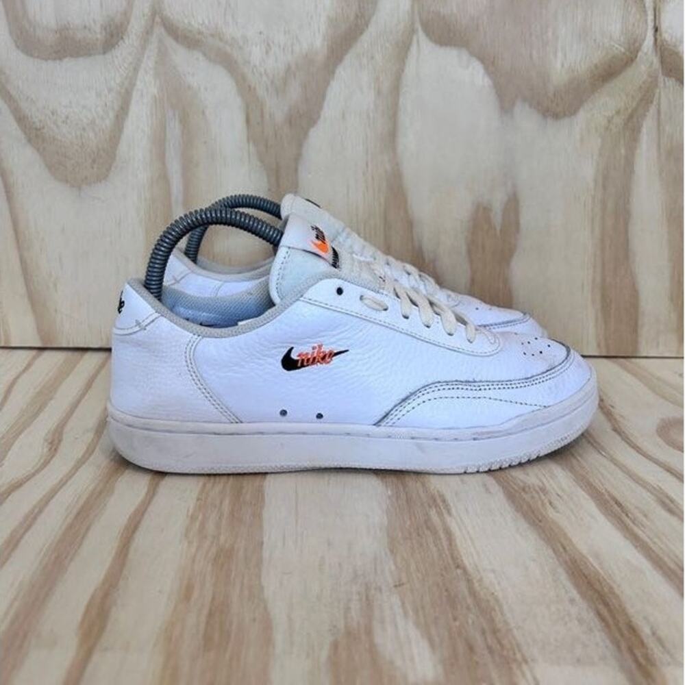 Nike - Court Vintage Premium - Sneakers - White - Women's - 8 - CW1067-100